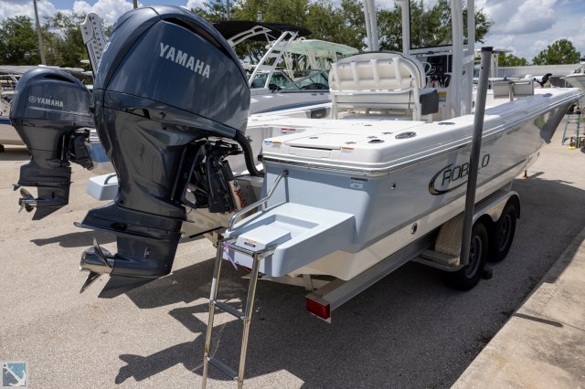 Pre-Owned 2023 Robalo 246 Cayman for sale